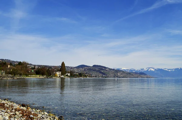 Paysage Lac Suisse Avec Une Chaîne Montagnes Surface Eau Calme — Photo