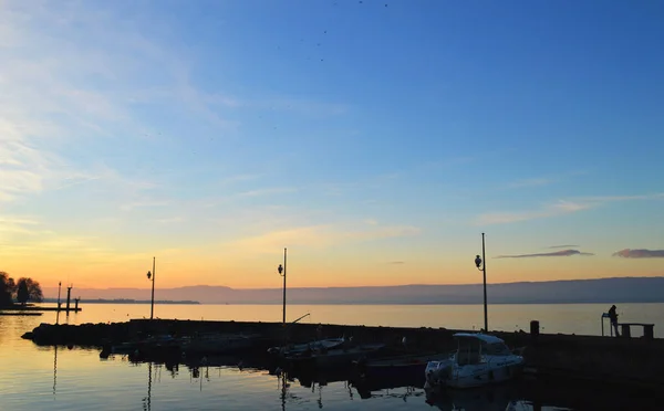 Genèvesjön Vid Solnedgången Träbrygga Stor Sjö Evian Frankrike — Stockfoto
