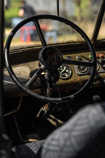 Cabine Velho Carro Enferrujado Velho Carro Abandonado Volante Carro Velho — Fotografia de Stock