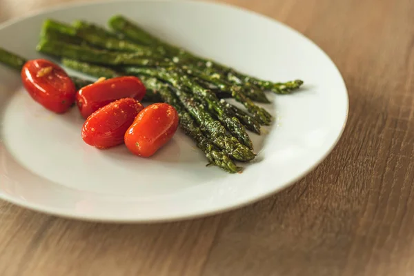 Cooked Green Asparagus Cherry Tomatoes White Plate Healthy Eating Lifestyle — Stock Photo, Image