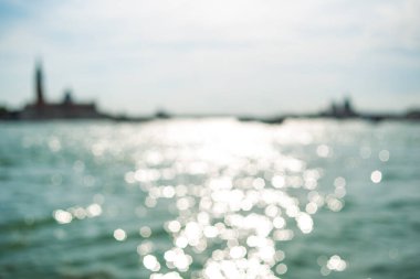 Bokeh özlü arka plan. Mavi arka plan, gölgeli. Bulanık soyut arkaplan