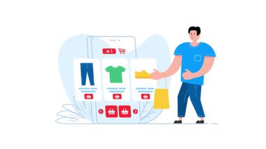 Müşteri akıllı telefon uygulaması kullanarak çevrimiçi mağazadan kıyafet seçiyor