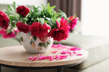 Pembe şakayık. Yakın çekim. 