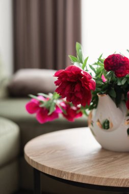 Pembe şakayıklar yakın görünüm