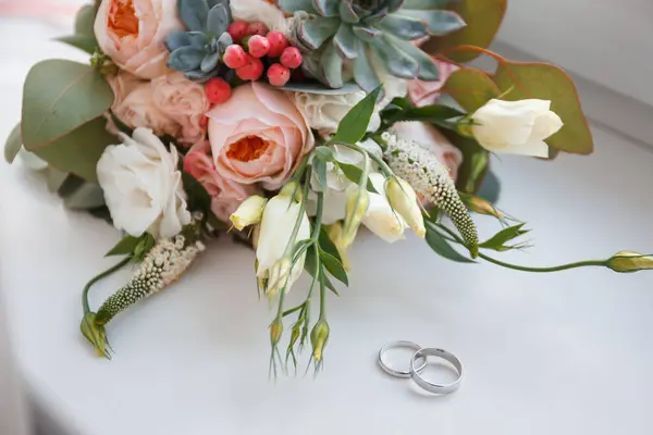Bridal Bouquet Wedding Rings — Stock Photo, Image