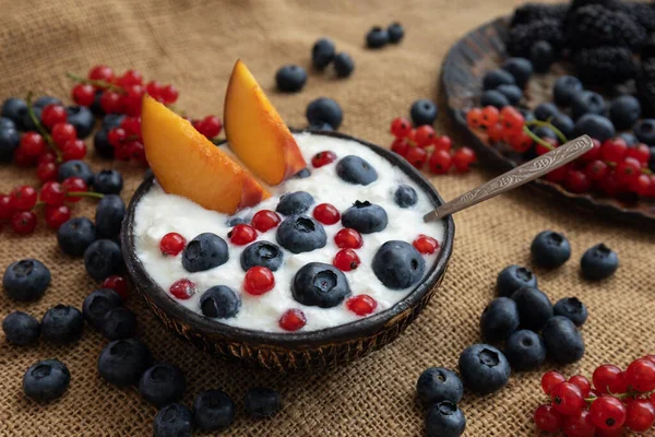 Plates Yogurt Berries Table Coarse Cloth Healthy Breakfast — Stock Photo, Image