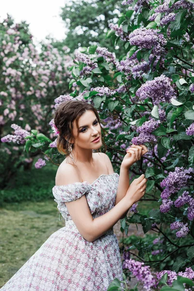 Closeup Spring Outdoor Portrait Beautiful Romantic Brunette Woman Hairstyle Evening — Stock Photo, Image