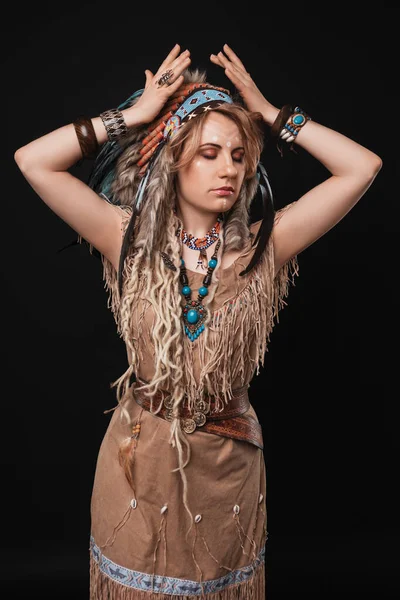 Vacker Blond Kvinna Med Make Klädd Etnisk Indisk Stil Med — Stockfoto