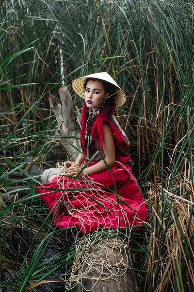 Krásná Mladá Dívka Žena Značkové Oblečení Klobouk Asijském Stylu Černými — Stock fotografie