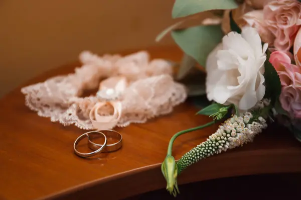 Свадебный Букет Обручальные Кольца — стоковое фото