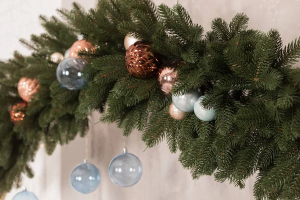 Vánoční Dekorace Pozadí Kožešina Větev Vánoční Koule — Stock fotografie