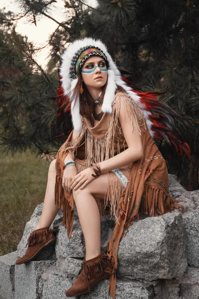 Belle Femme Indienne Cafard Robe Avec Des Franges Maquillage Sur — Photo