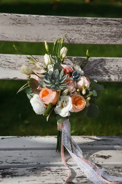 Цветочный Букет Украшения Заборе — стоковое фото