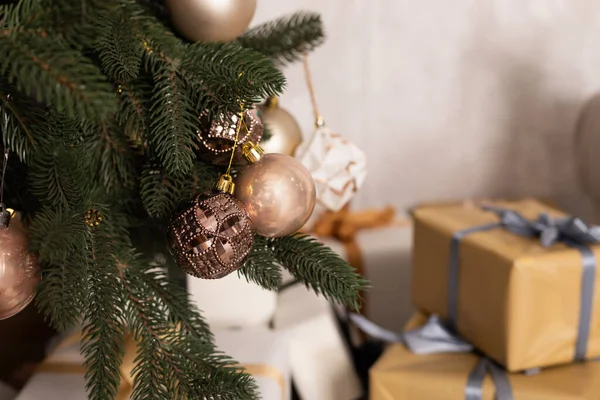 Decorações Natal Perto Árvore — Fotografia de Stock