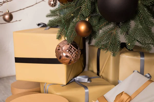 Christmas Gift Craft Paper Ribbon Pine Branches Cones Garland Wooden — Fotografia de Stock
