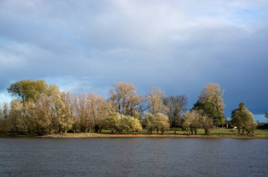 Elbe, Çek Cumhuriyeti 'nde yükselen, Almanya' dan geçip Kuzey Denizi 'ne dökülen bir Orta Avrupa ırmağıdır..