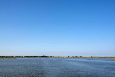 Baltık Denizi sağlık merkezi Zingst, Mecklenburg-Batı Pomeranya 'nın bağımsız bir belediyesidir. Güneydeki Kirr ve Barther Oie adalarının neredeyse tamamı belediyeye aittir..