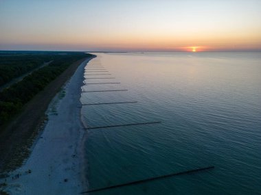 Baltık Denizi sağlık merkezi Zingst, Batı Pomerania eyaletinin Mecklenburg-West Pomerania eyaletinin Vorpommern-Ruegen ilçesinin kuzeybatısında yer almaktadır. Bu neredeyse aynı isimdeki tüm yarımadayı kapsıyor..