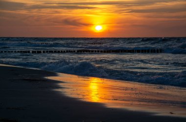 Baltık Denizi sağlık merkezi Zingst, Batı Pomerania eyaletinin Mecklenburg-West Pomerania eyaletinin Vorpommern-Ruegen ilçesinin kuzeybatısında yer almaktadır. Bu neredeyse aynı isimdeki tüm yarımadayı kapsıyor..