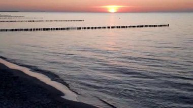 Zingst Sahili 'nde günbatımı; Darss; Almanya