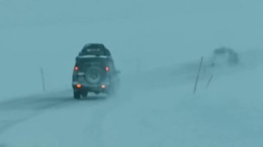 Kuzey Burnu, Norveç 'e son 25 km' de konvoyla gitmek, kışın.