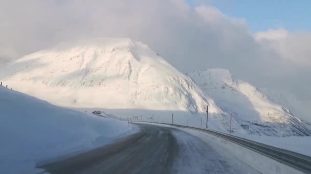 Dirigir Inverno Estrada Entre Alta Olderdalen Noruega — Vídeo de Stock