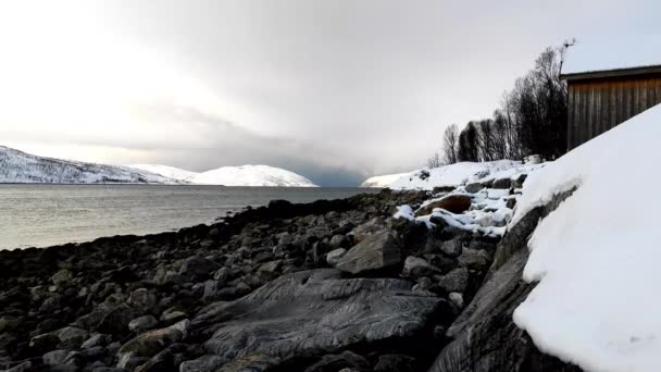 Aralıkta Norveç Ringvassoya Adasında Kar Bulutları Ile Birlikte — Stok video