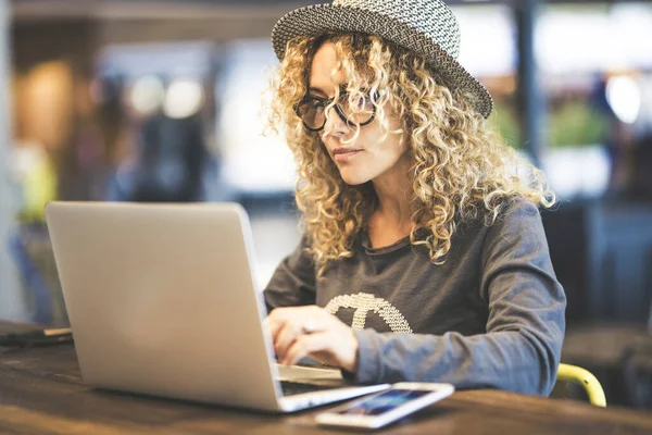 Female Traveler Glasses Using Laptop Communicates Internet Customer Coworking Cafe — Foto de Stock