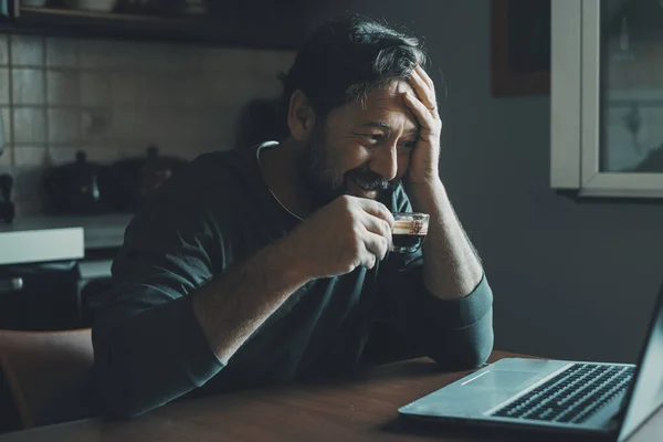 Alone Man Home Use Laptop Smiling Drinking Espresso Coffee Kitchen — Stockfoto