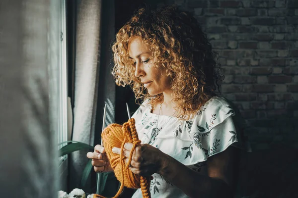 Woman Alone Home Busy Knitting Hobby Work Window Indoor Leisure — Stock Photo, Image