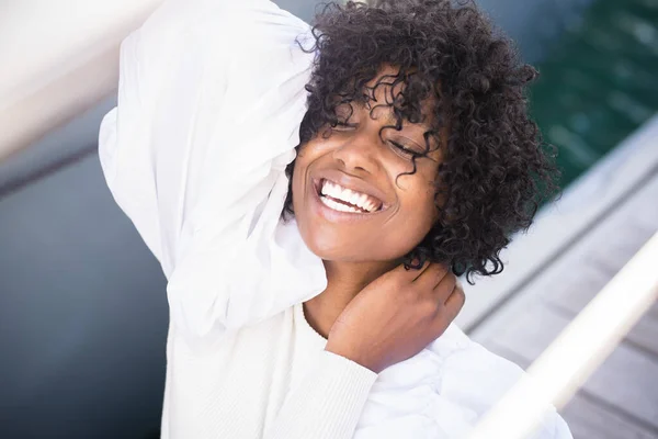 Radostná Afro Americká Mladá Žena Hodně Smála Bavila Sama Pěkný — Stock fotografie