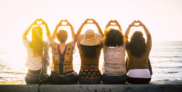 Grupo Mulheres Livre Desfrutar Lazer Viajar Férias Verão Juntos Amizade — Fotografia de Stock