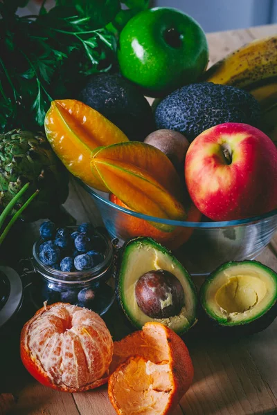 Vertical Composition Fruits Vegetables Table Dark Shadow Bright Light Concept — Stock Photo, Image