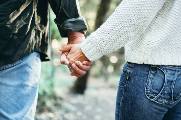 Close Back View Man Woman Holding Hands Love Relationship Concept — Stock Photo, Image