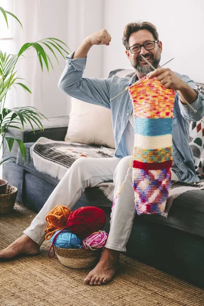 Happy Man Home Celebrate Success Done Knitting Work Piece Colorful — Stock Photo, Image