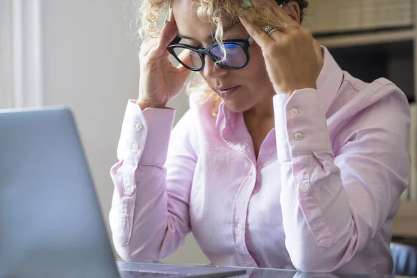 Portrait Desperate Worker Problems Thoughts One Woman Front Laptop Office — Stock Photo, Image
