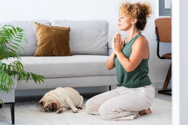 Adult Woman Doing Yoga Exercises Home Alone Living Room Healthy — Stock Photo, Image