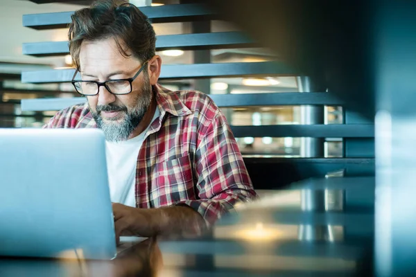 Freelance Adult Man Beard Glasses Work Laptop Computer Desk Smart — Stock Photo, Image