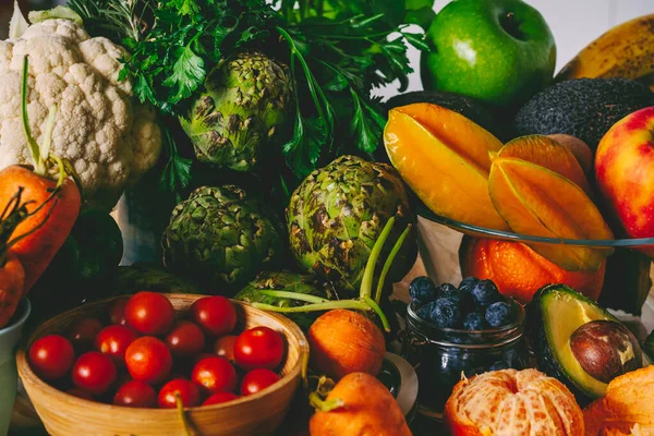 Makea Sekoitus Hedelmiä Vihanneksia Bio Orgaaninen Raaka Pöydällä Terveellinen Ruoka — kuvapankkivalokuva