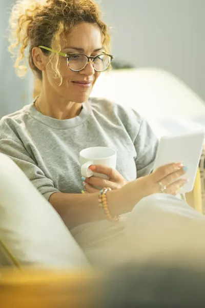 Portrait Beautiful Adult Woman Smile Home Sitting Sofa Reading Book — Stock Photo, Image