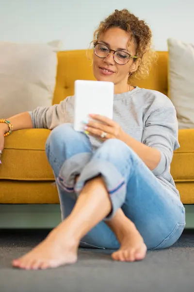 Easy Relaxed Lady Home Reading Using Tablet Reader Ebook Device — Stock Photo, Image
