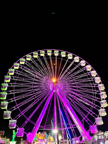 Amusement Park Night Ferris Wheel Motion Concept Holiday People Have — Stock Photo, Image