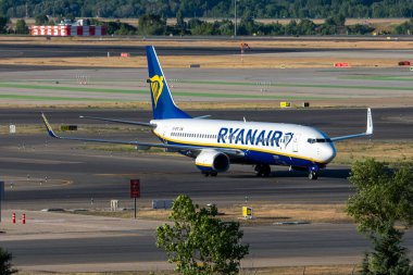 Boeing 737 airliner of the low-cost airline Ryanair clipart