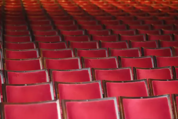 Aksamitnie Czerwone Krzesła Teatrze Ciągłości Linii — Zdjęcie stockowe