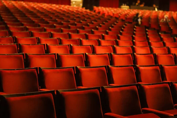 Sillas Rojas Aterciopeladas Teatro Con Continuidad Líneas — Foto de Stock
