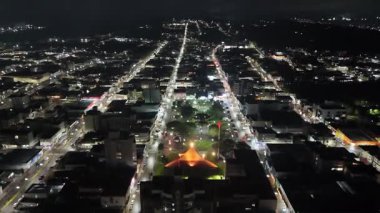 Brezilya 'nın güneydeki Paran eyaletinin başkenti Curitiba' ya 374 km uzaklıktaki Palmas belediyesinin insansız hava aracı hareket halinde. Görüntü, Sinyor Bom Jesus da Coluna 'nın Katedrali' nden gece çekildi..