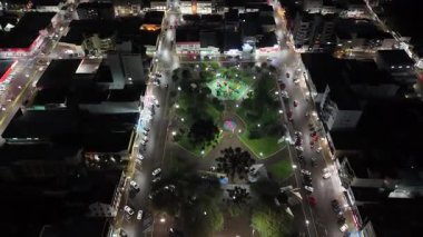 Brezilya 'nın güneydeki Paran eyaletinin başkenti Curitiba' ya 374 km uzaklıktaki Palmas belediyesinin insansız hava aracı hareket halinde. Görüntü, Sinyor Bom Jesus da Coluna 'nın Katedrali' nden gece çekildi..