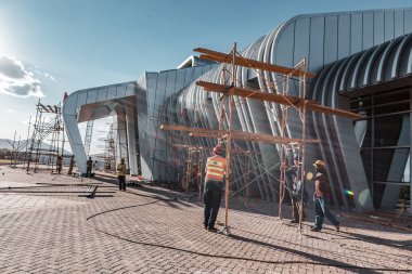 Yeni evin yeni binasının inşaatı