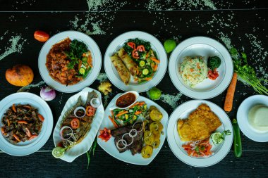 Çeşitli Tayland yemekleri.