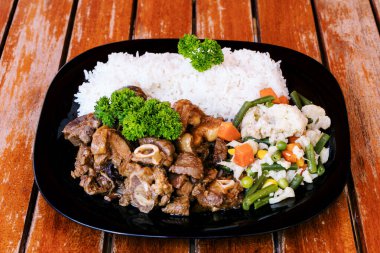 sığır eti ve sebzeli pilav